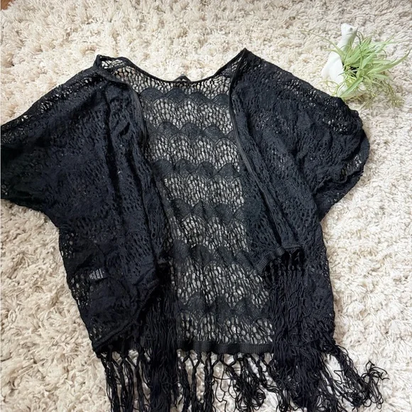 Chic Black Lace Kimono see thru short sleeve cardigan with Fringe - Picture 3 of 5